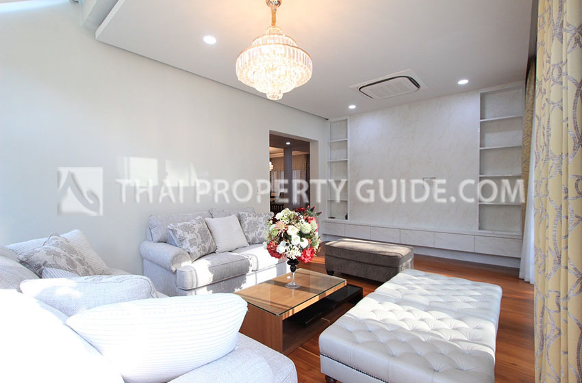 House with Private Pool in Sukhumvit 